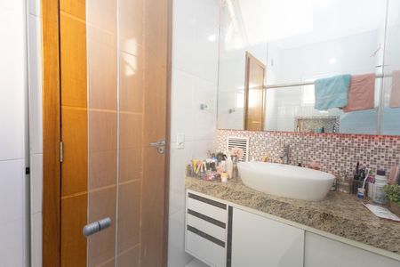 Casa de condomínio à venda com 298m², 4 quartos e 3 vagas Casa de condomínio à venda com 298m², 4 quartos e 3 vagasBanheiro da Suíte 4