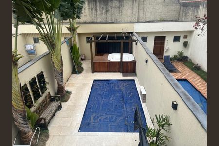 Casa de condomínio à venda com 298m², 4 quartos e 3 vagasÁrea externa