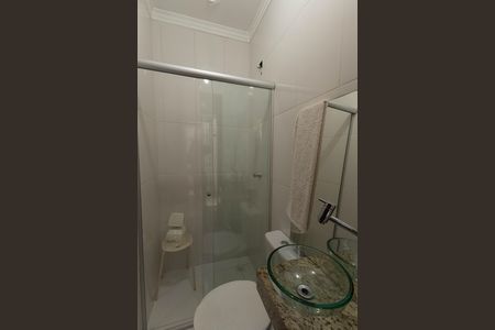 Casa de condomínio à venda com 298m², 4 quartos e 3 vagas Casa de condomínio à venda com 298m², 4 quartos e 3 vagasBanheiro de serviço