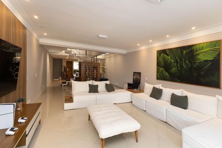 Casa de condomínio à venda com 298m², 4 quartos e 3 vagas Casa de condomínio à venda com 298m², 4 quartos e 3 vagasSala