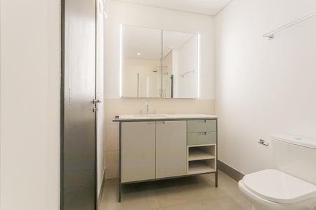 Banheiro de kitnet/studio para alugar com 1 quarto, 51m² em Pinheiros, São Paulo