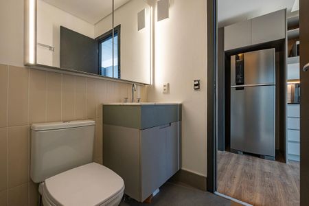 Banheiro de kitnet/studio para alugar com 1 quarto, 39m² em Pinheiros, São Paulo