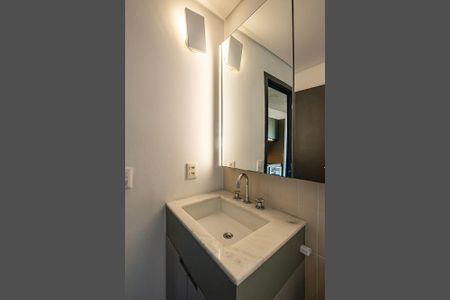 Banheiro de kitnet/studio para alugar com 1 quarto, 54m² em Pinheiros, São Paulo
