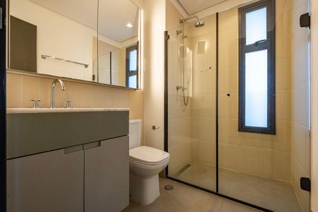 Banheiro de kitnet/studio para alugar com 1 quarto, 54m² em Pinheiros, São Paulo