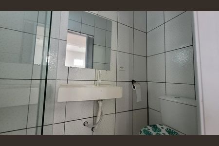 Banheiro de casa para alugar com 1 quarto, 30m² em Chácara Holiday, Itaquaquecetuba