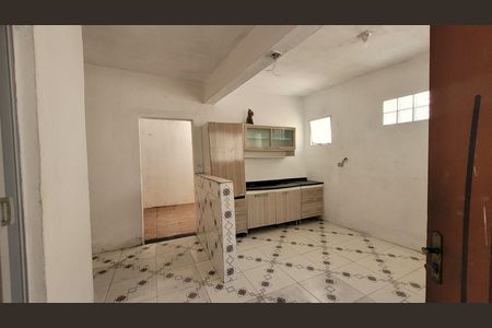 Sala/Cozinha de casa para alugar com 1 quarto, 30m² em Chácara Holiday, Itaquaquecetuba