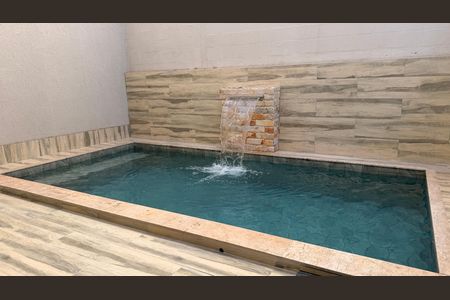 Casa à venda com 180m², 3 quartos e 3 vagas Casa à venda com 180m², 3 quartos e 3 vagasPiscina