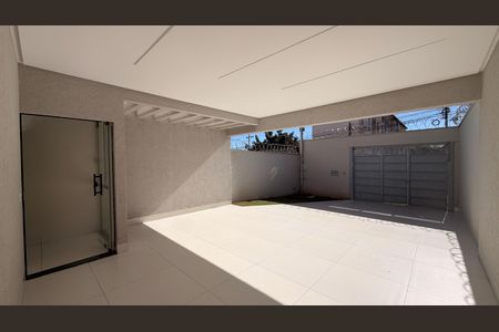 Garagem de casa à venda com 3 quartos, 180m² em Moinho dos Ventos, Goiânia