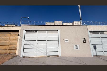 Fachada de casa à venda com 3 quartos, 180m² em Moinho dos Ventos, Goiânia