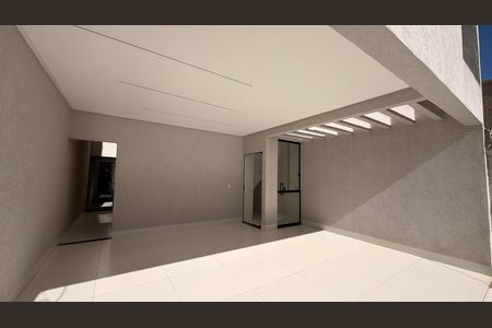Garagem de casa à venda com 3 quartos, 180m² em Moinho dos Ventos, Goiânia