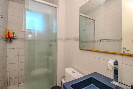 Banheiro de apartamento à venda com 1 quarto, 37m² em Farrapos, Porto Alegre