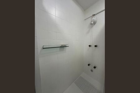Banheiro de kitnet/studio para alugar com 1 quarto, 34m² em Centro, Rio de Janeiro