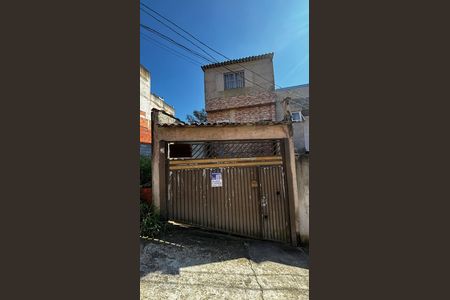 Casa à venda com 80m², 2 quartos e 1 vaga Casa à venda com 80m², 2 quartos e 1 vagaFachada