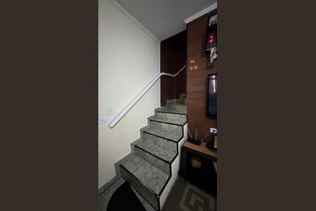 Escada de casa para alugar com 2 quartos, 80m² em Jardim do Mirante, Santo André