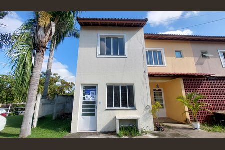 Casa de condomínio para alugar com 57m², 2 quartos e 1 vaga Casa de condomínio para alugar com 57m², 2 quartos e 1 vagaFachada