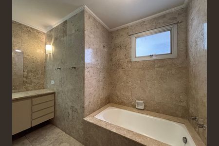 Apartamento para alugar com 280m², 3 quartos e 2 vagas Apartamento para alugar com 280m², 3 quartos e 2 vagasBanheiro da Suíte