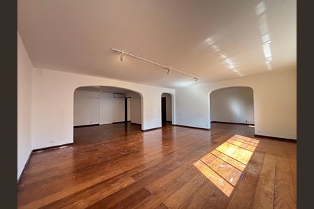 Apartamento para alugar com 280m², 3 quartos e 2 vagas Apartamento para alugar com 280m², 3 quartos e 2 vagasSala
