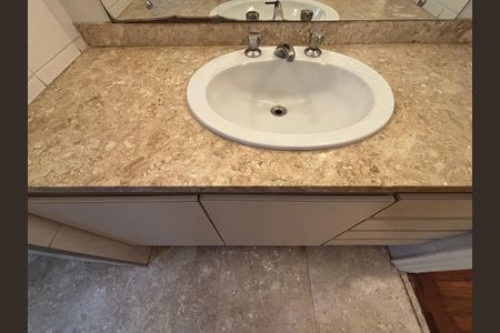 Apartamento para alugar com 280m², 3 quartos e 2 vagas Apartamento para alugar com 280m², 3 quartos e 2 vagasBanheiro