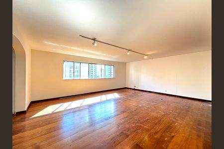 Apartamento para alugar com 280m², 3 quartos e 2 vagas Apartamento para alugar com 280m², 3 quartos e 2 vagasSala