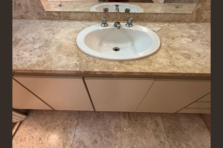 Apartamento para alugar com 280m², 3 quartos e 2 vagas Apartamento para alugar com 280m², 3 quartos e 2 vagasBanheiro da Suíte
