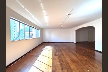 Apartamento para alugar com 280m², 3 quartos e 2 vagas Apartamento para alugar com 280m², 3 quartos e 2 vagasSala