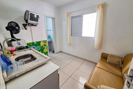 Sala de kitnet/studio para alugar com 1 quarto, 19m² em Vila Tupi, Praia Grande