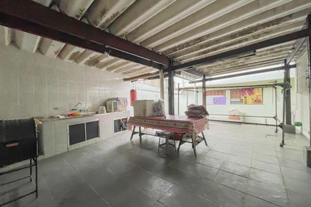 Quintal de casa à venda com 5 quartos, 277m² em Remédios, Osasco