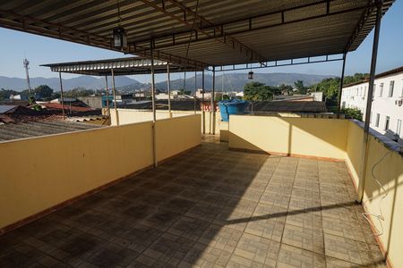 Casa à venda com 320m², 4 quartos e 7 vagas Casa à venda com 320m², 4 quartos e 7 vagasTerraço