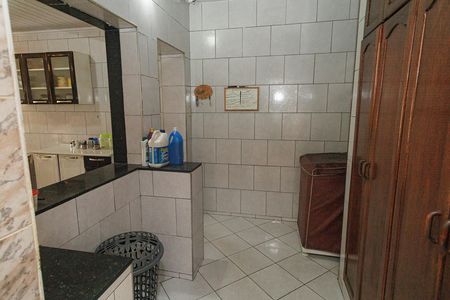 Casa à venda com 320m², 4 quartos e 7 vagas Casa à venda com 320m², 4 quartos e 7 vagashall