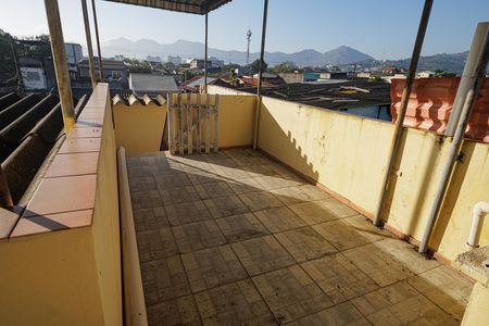 Casa à venda com 320m², 4 quartos e 7 vagas Casa à venda com 320m², 4 quartos e 7 vagasTerraço