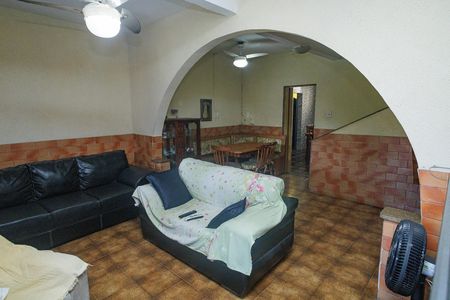 Casa à venda com 320m², 4 quartos e 7 vagas Casa à venda com 320m², 4 quartos e 7 vagasSala