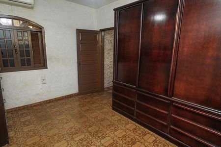 Casa à venda com 320m², 4 quartos e 7 vagas Casa à venda com 320m², 4 quartos e 7 vagasQuarto 4