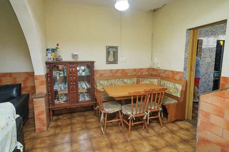 Casa à venda com 320m², 4 quartos e 7 vagas Casa à venda com 320m², 4 quartos e 7 vagasSala