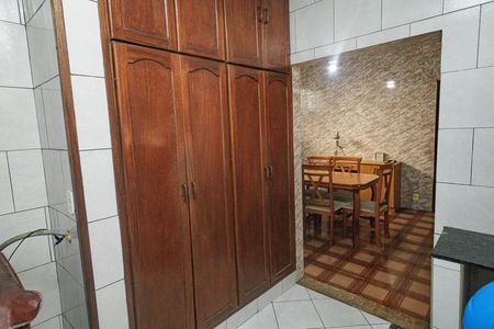 Casa à venda com 320m², 4 quartos e 7 vagas Casa à venda com 320m², 4 quartos e 7 vagashall