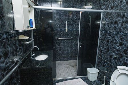 Casa à venda com 320m², 4 quartos e 7 vagas Casa à venda com 320m², 4 quartos e 7 vagasBanheiro