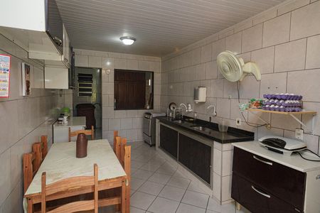 Casa à venda com 320m², 4 quartos e 7 vagas Casa à venda com 320m², 4 quartos e 7 vagasCozinha