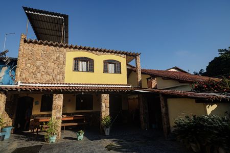 Casa à venda com 320m², 4 quartos e 7 vagas Casa à venda com 320m², 4 quartos e 7 vagasFachada da casa
