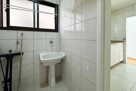 Apartamento à venda com 68m², 3 quartos e 1 vagaÁrea de Serviço