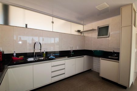 Apartamento à venda com 180m², 3 quartos e 2 vagas Apartamento à venda com 180m², 3 quartos e 2 vagasCobertura - Área Gourmet