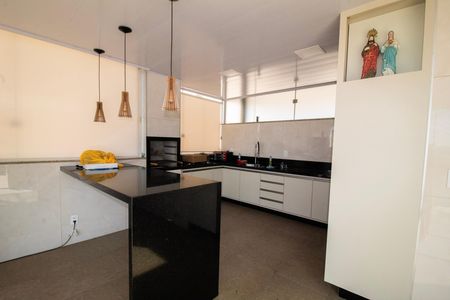Apartamento à venda com 180m², 3 quartos e 2 vagas Apartamento à venda com 180m², 3 quartos e 2 vagasCobertura - Área Gourmet