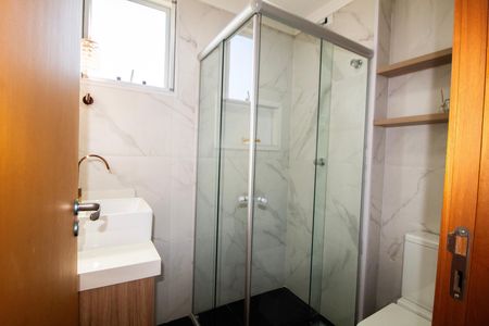 Apartamento à venda com 180m², 3 quartos e 2 vagas Apartamento à venda com 180m², 3 quartos e 2 vagasBanheiro da Suite