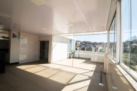 Apartamento à venda com 180m², 3 quartos e 2 vagas Apartamento à venda com 180m², 3 quartos e 2 vagasCobertura - Área Gourmet