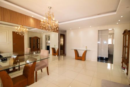 Apartamento à venda com 180m², 3 quartos e 2 vagas Apartamento à venda com 180m², 3 quartos e 2 vagasSala de Estar