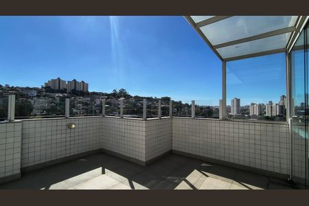 Apartamento à venda com 180m², 3 quartos e 2 vagas Apartamento à venda com 180m², 3 quartos e 2 vagasCobertura - Área Gourmet