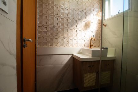 Apartamento à venda com 180m², 3 quartos e 2 vagas Apartamento à venda com 180m², 3 quartos e 2 vagasBanheiro da Suite