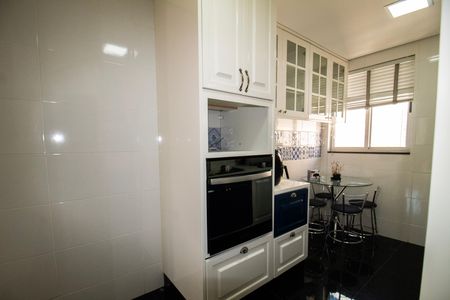 Apartamento à venda com 180m², 3 quartos e 2 vagas Apartamento à venda com 180m², 3 quartos e 2 vagasCozinha
