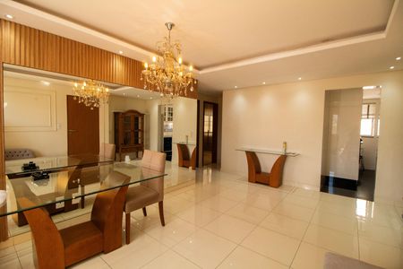 Apartamento à venda com 180m², 3 quartos e 2 vagas Apartamento à venda com 180m², 3 quartos e 2 vagasSala de Estar
