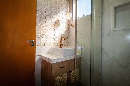 Apartamento à venda com 180m², 3 quartos e 2 vagas Apartamento à venda com 180m², 3 quartos e 2 vagasBanheiro da Suite