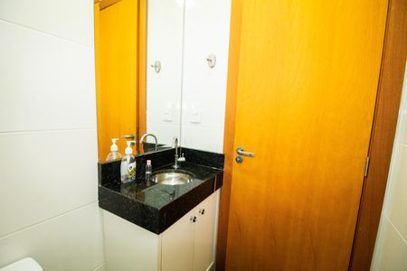 Apartamento à venda com 180m², 3 quartos e 2 vagas Apartamento à venda com 180m², 3 quartos e 2 vagasLavabo