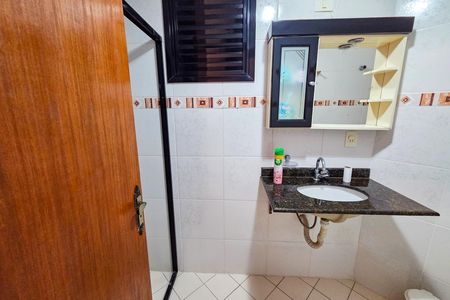 Banheiro de apartamento para alugar com 2 quartos, 90m² em Vila Tupi, Praia Grande